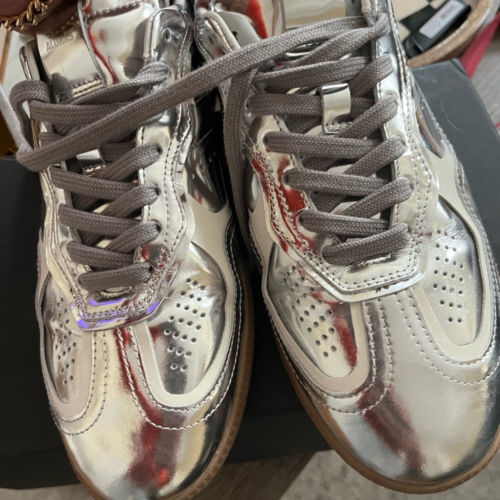 ALOHAS Silver Sneakers